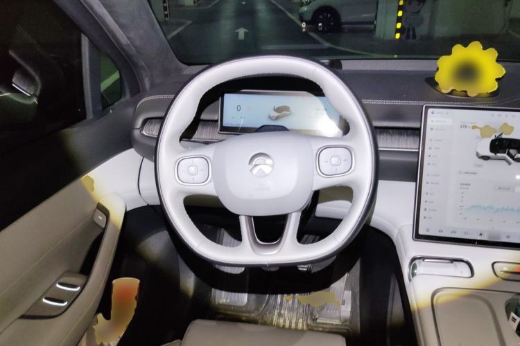 Used Nio ES6 2024 75 kWh Steering Wheel