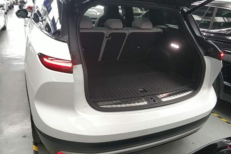 Used Nio ES6 2024 75 kWh Trunk