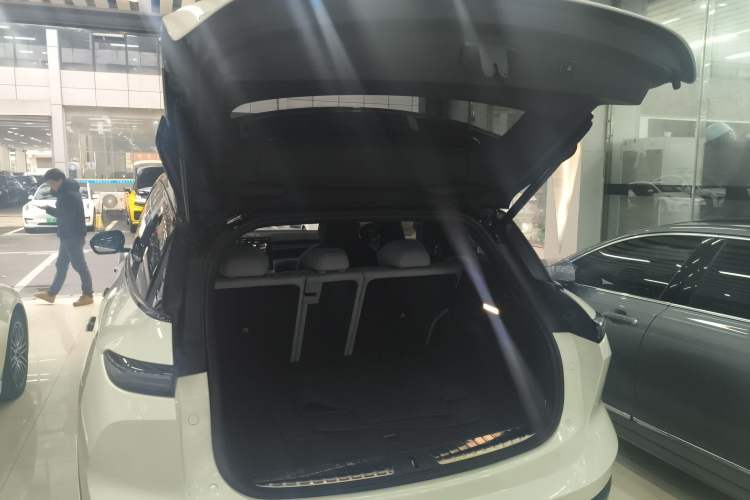 Used Nio ES6 2024 75 kWh Trunk