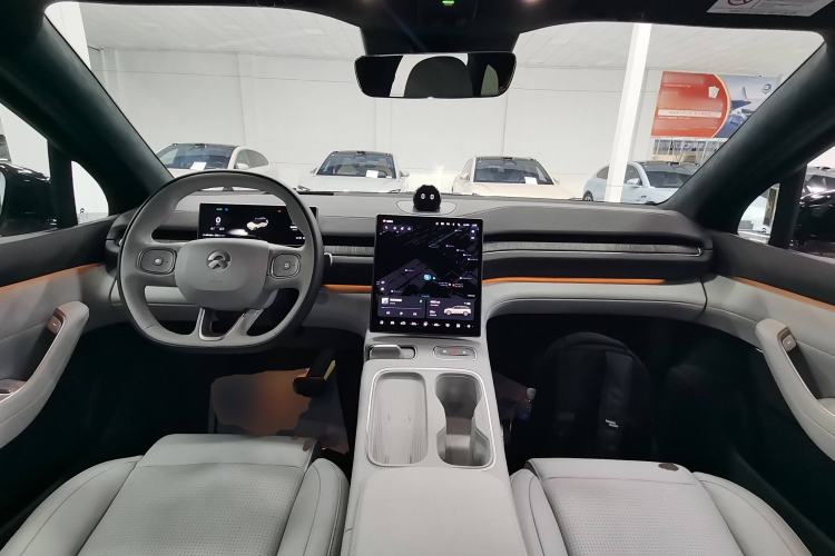 Used Nio ES6 2024 75 kWh Center Console