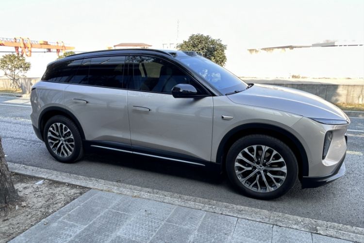 Used Nio ES6 2024 75 kWh Exterior 9