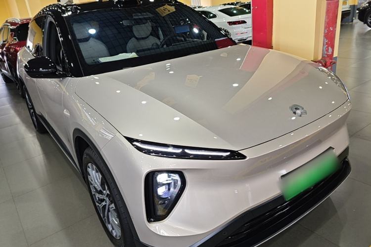 Used Nio ES6 2024 75 kWh Front Right 45 Deg