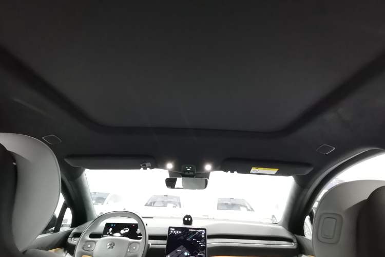 Used Nio ES6 2024 75 kWh Headliner