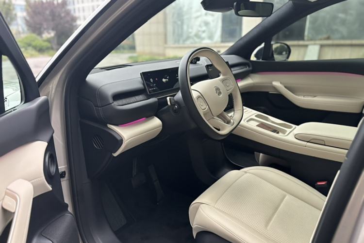 Used Nio ES6 2024 75 kWh Interior 2