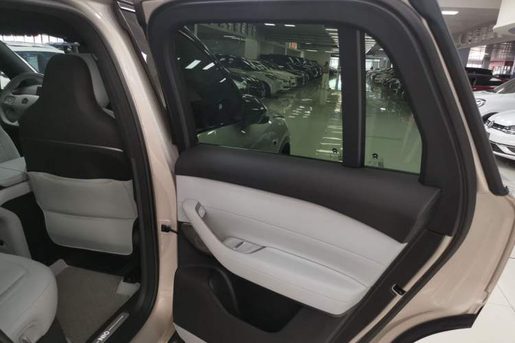 Used Nio ES6 2024 75 kWh Interior 6