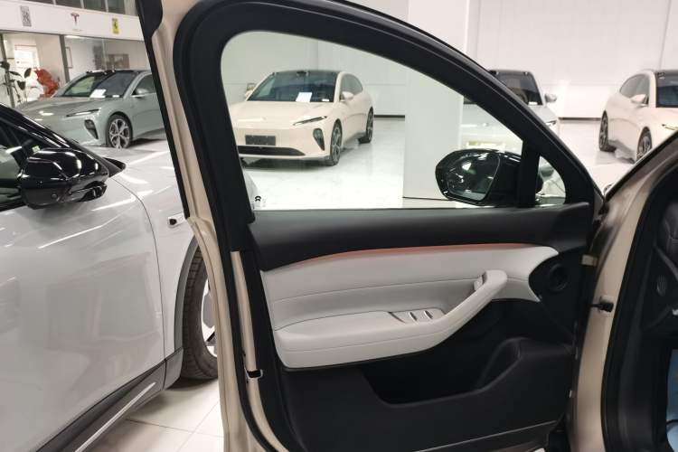 Used Nio ES6 2024 75 kWh Left Front Door Interior
