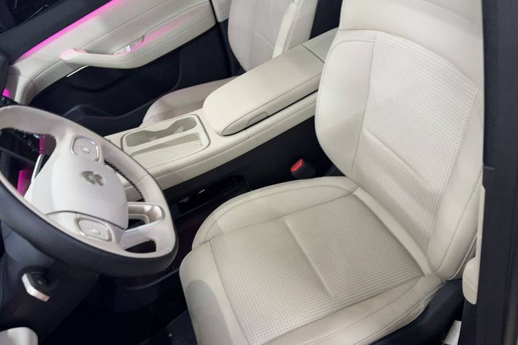 Used Nio ES6 2024 75 kWh Left Front Seat