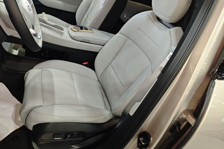 Used Nio ES6 2024 75 kWh Left Front Seat