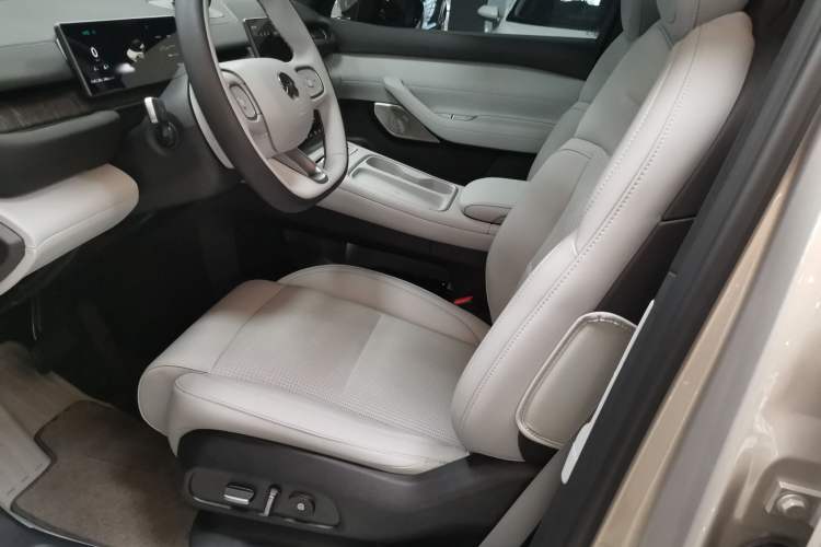 Used Nio ES6 2024 75 kWh Left Front Seat