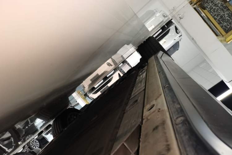 Used Nio ES6 2024 75 kWh Left Side Sill
