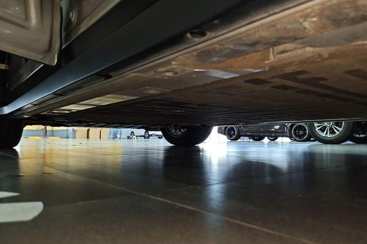 Used Nio ES6 2024 75 kWh Left Side Sill