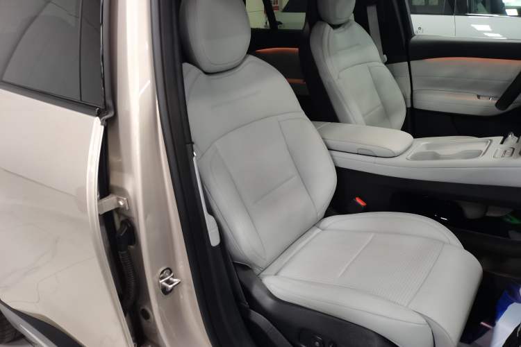Used Nio ES6 2024 75 kWh Right Front Seat