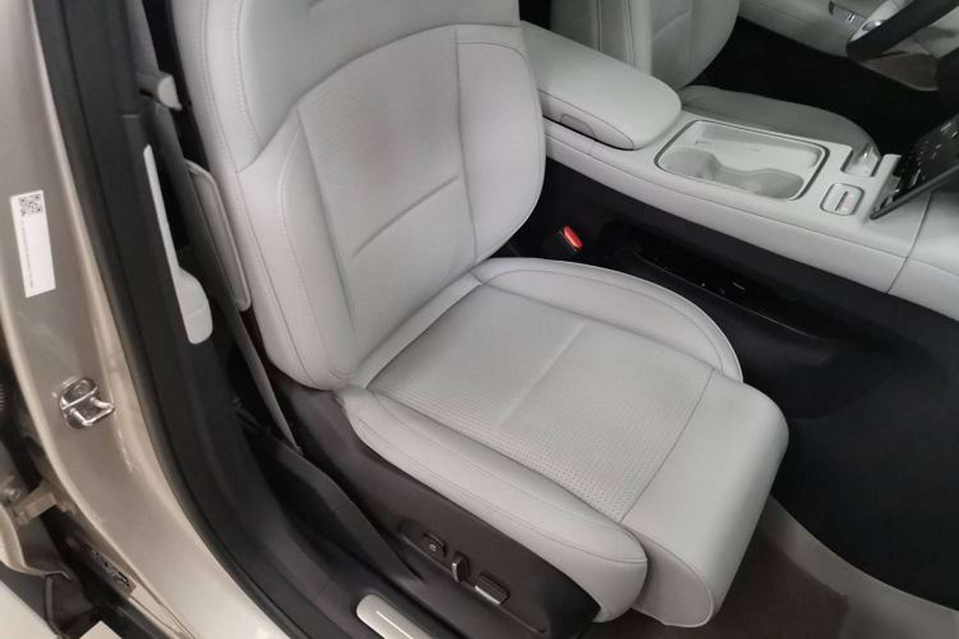 Used Nio ES6 2024 75 kWh Right Front Seat