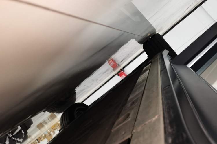 Used Nio ES6 2024 75 kWh Right Side Sill