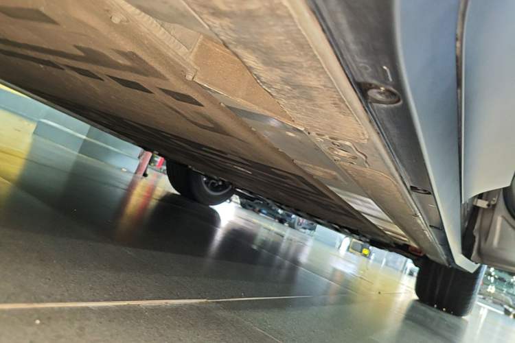 Used Nio ES6 2024 75 kWh Right Side Sill