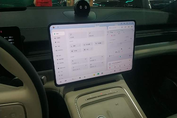 Used Nio ES6 2025 75 kWh Audio And AC Panel