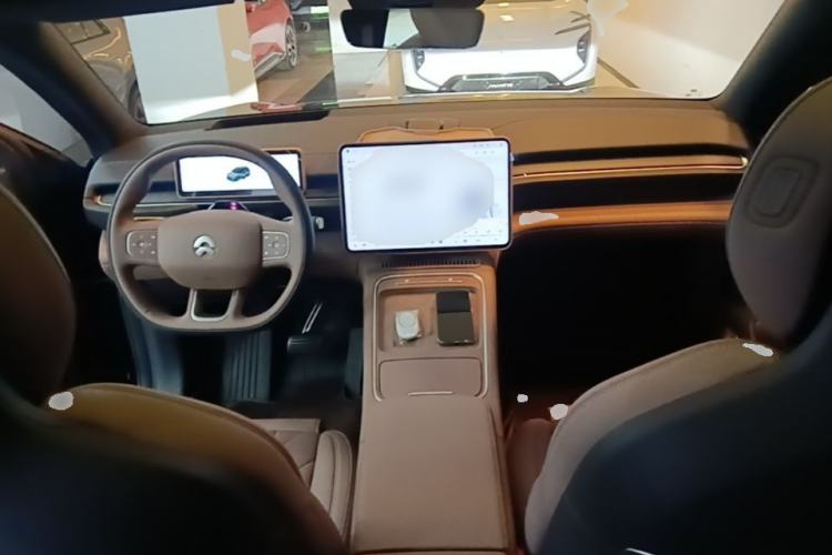 Used Nio ES6 2025 75 kWh Center Console