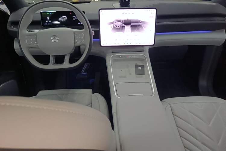 Used Nio ES6 2025 75 kWh Center Console