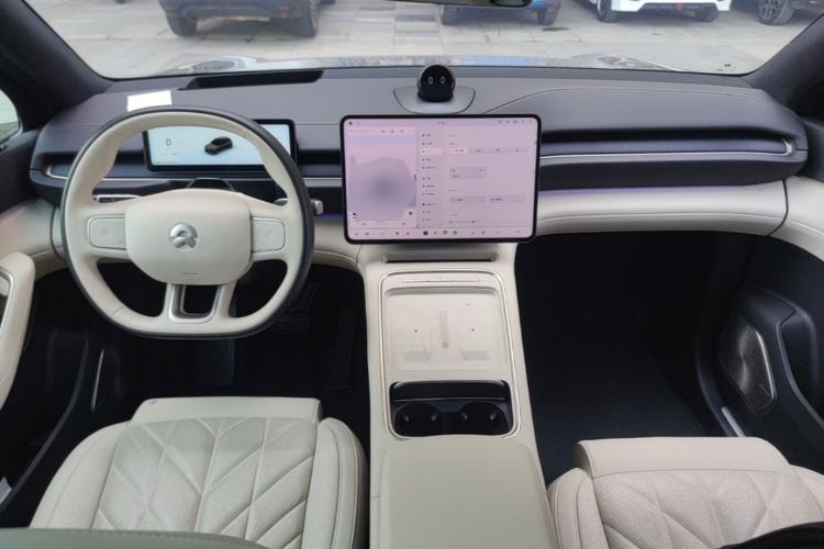 Used Nio ES6 2025 75 kWh Center Console