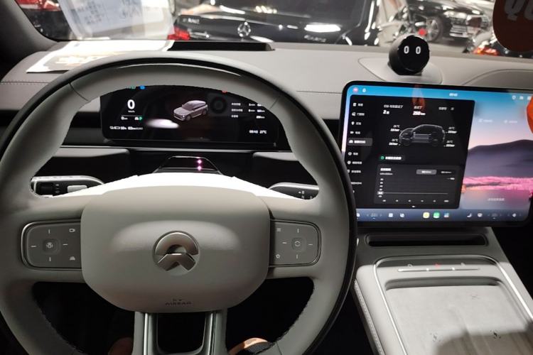 Used Nio ES6 2025 75 kWh Center Console