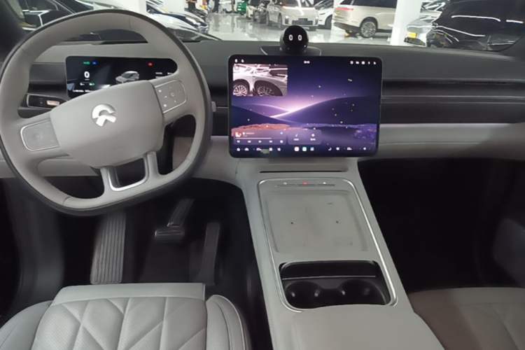 Used Nio ES6 2025 75 kWh Center Console