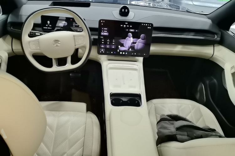 Used Nio ES6 2025 Model 100kWh 300,000th Anniversary Edition Center Console