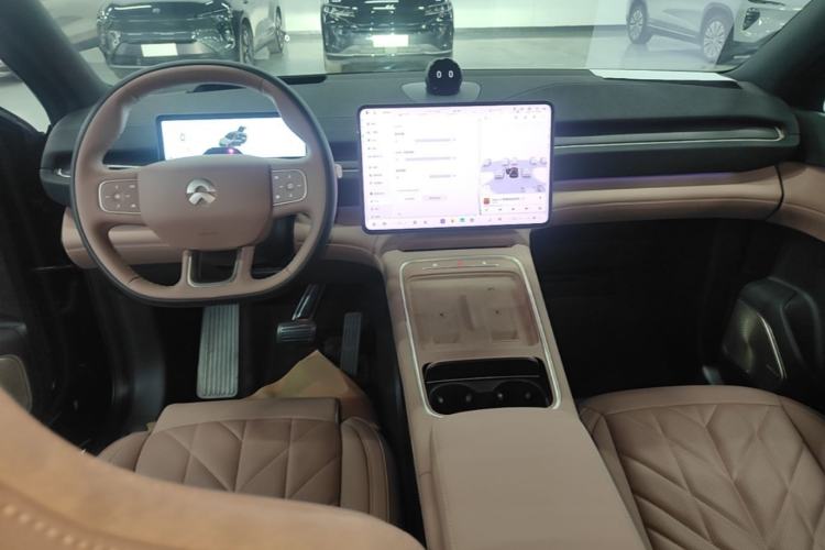 Used Nio ES6 2025 75 kWh Center Console