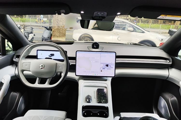 Used Nio ES6 2025 75 kWh Center Console