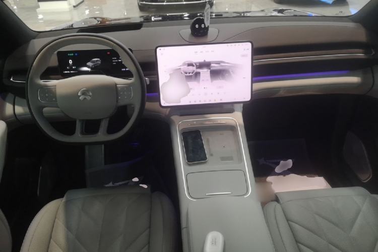 Used Nio ES6 2025 75 kWh Center Console