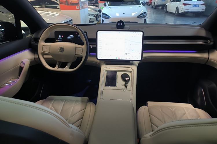 Used Nio ES6 2025 75 kWh Center Console