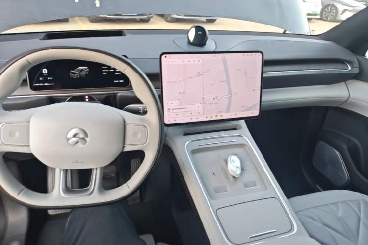 Used Nio ES6 2025 75 kWh Center Console