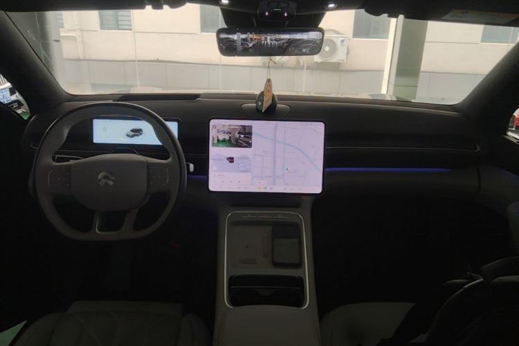 Used Nio ES6 2025 75 kWh Center Console