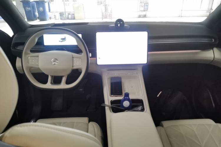 Used Nio ES6 2025 75 kWh Center Console