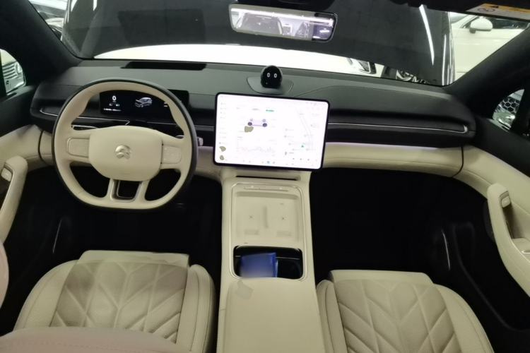 Used Nio ES6 2025 75 kWh Center Console