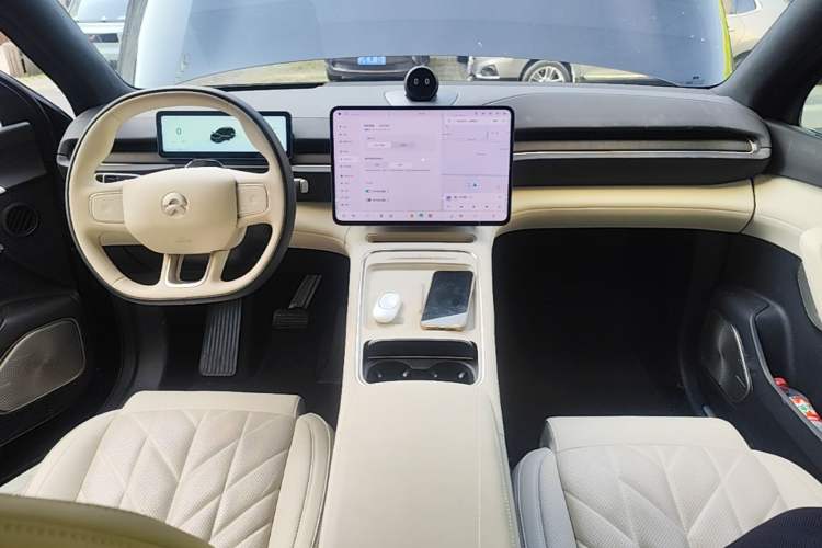 Used Nio ES6 2025 75 kWh Center Console