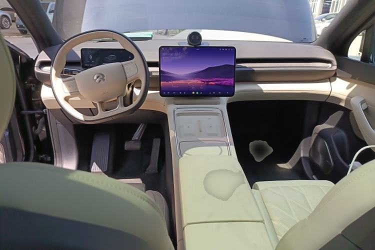 Used Nio ES6 2025 75 kWh Center Console