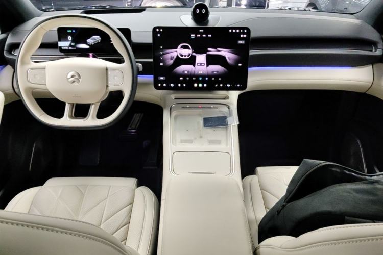 Used Nio ES6 2025 75 kWh Center Console