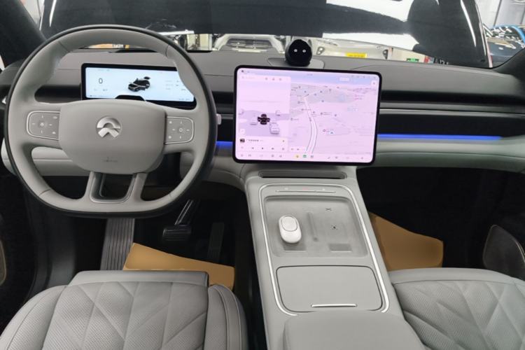 Used Nio ES6 2025 75 kWh Center Console