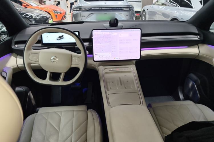Used Nio ES6 2025 75 kWh Center Console