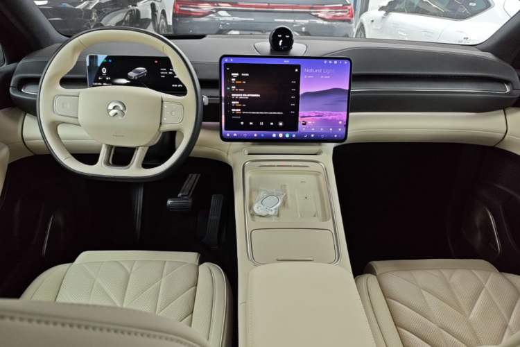 Used Nio ES6 2025 75 kWh Center Console
