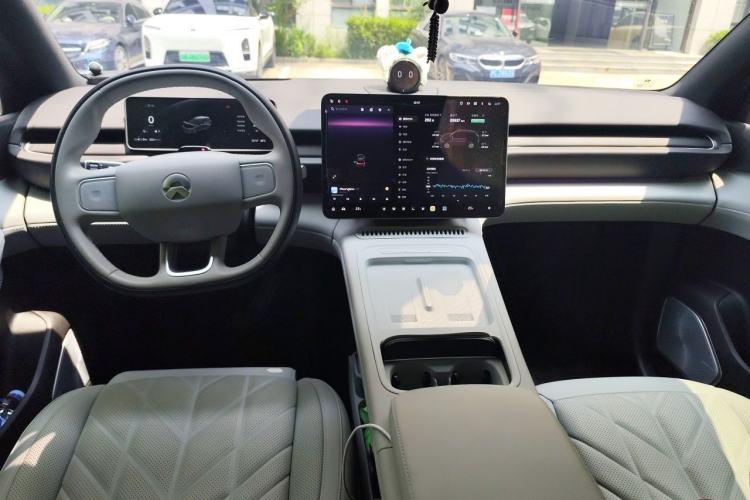 Used Nio ES6 2025 75 kWh Center Console