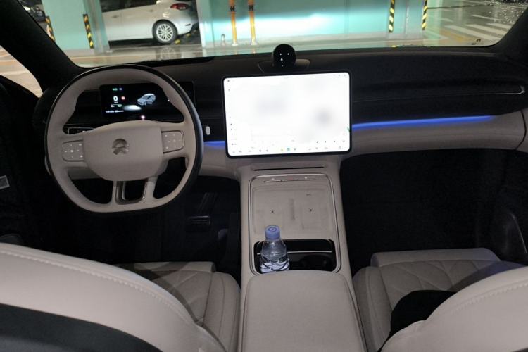 Used Nio ES6 2025 75 kWh Center Console