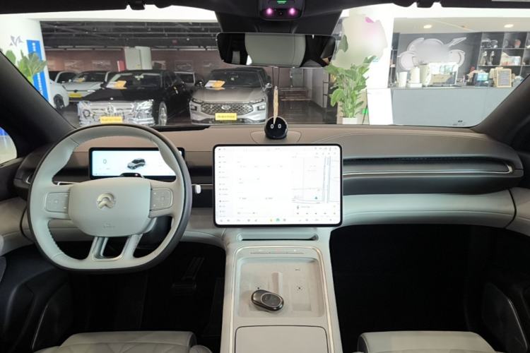 Used Nio ES6 2025 75 kWh Center Console