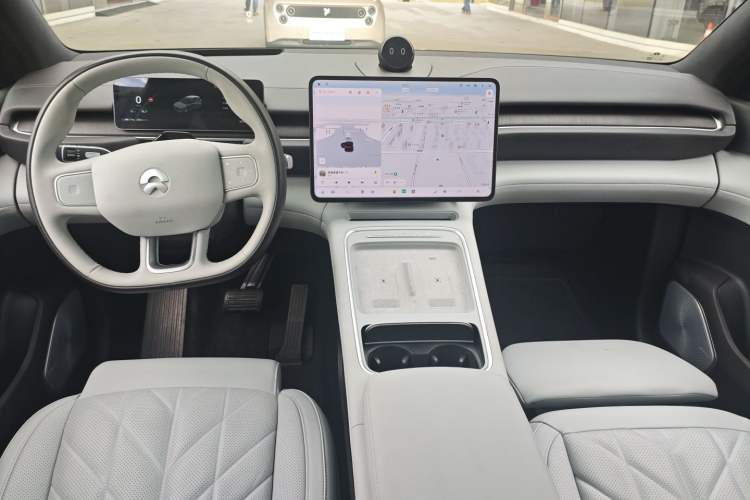 Used Nio ES6 2025 75 kWh Center Console