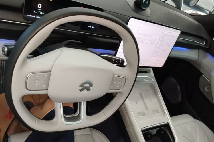 Used Nio ES6 2025 75 kWh Center Console