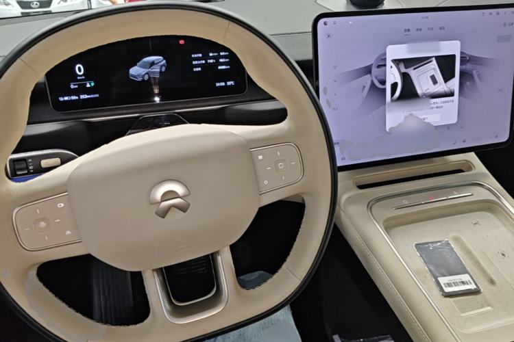 Used Nio ES6 2025 75 kWh Center Console