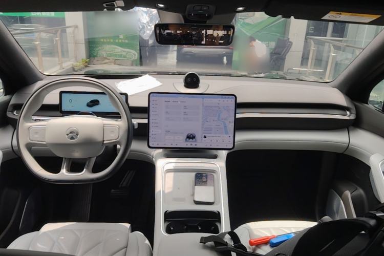 Used Nio ES6 2025 75 kWh Center Console