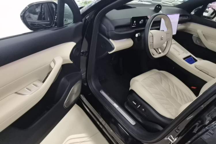Used Nio ES6 2025 75 kWh Driver Seat