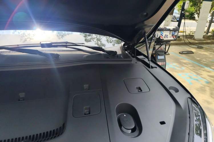 Used Nio ES6 2025 75 kWh Engine Bay Left