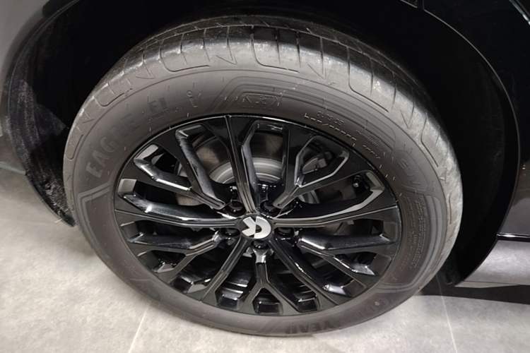 Used Nio ES6 2025 75 kWh Exterior 2